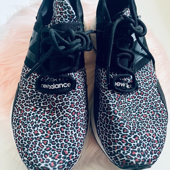 New Balance Sneakers-Size 8 - Picture 2 of 6